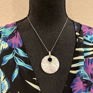N086 SILPADA Retired Mother of Pearl & Sterling Silver 925 Pendant Collectible